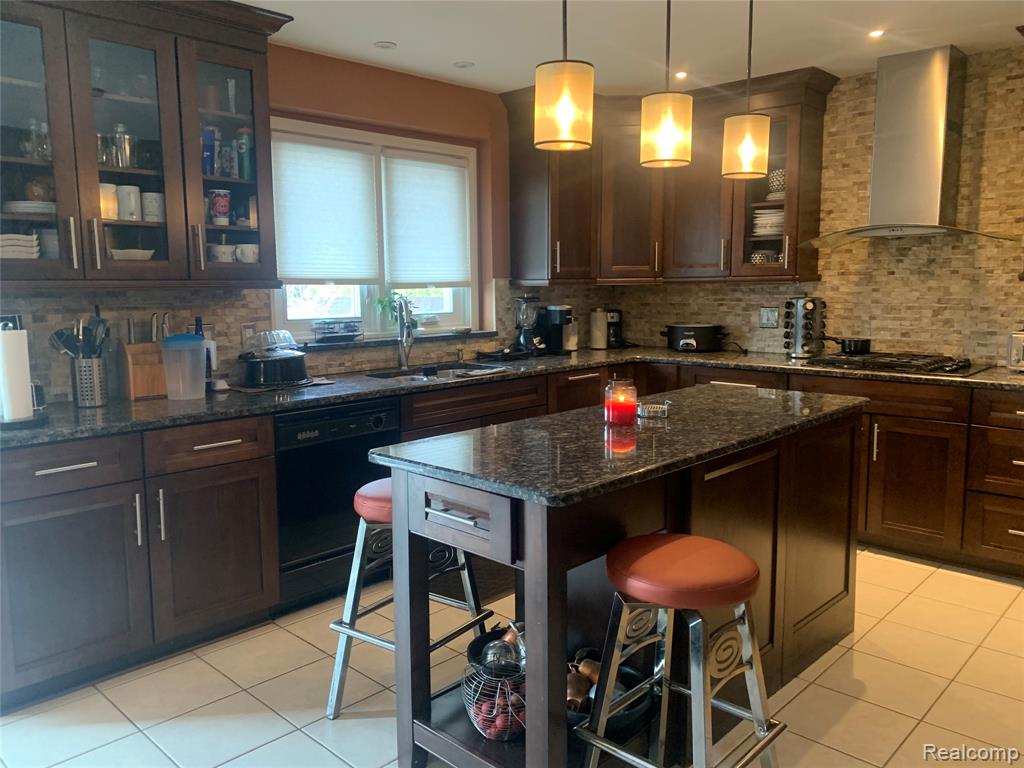 48711 Cross Creek Drive, Macomb, MI 48044 — Photo 7