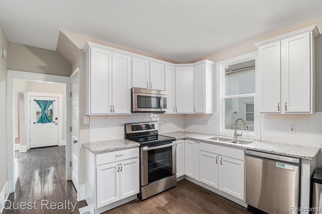2499 BALDWIN Street, Detroit, MI 48214 — Photo 13