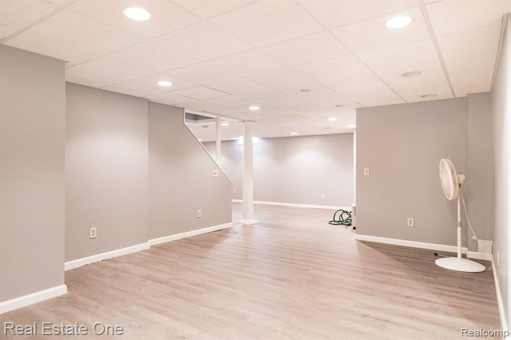 4458 HYCLIFFE Drive, Troy, MI 48098 — Photo 37
