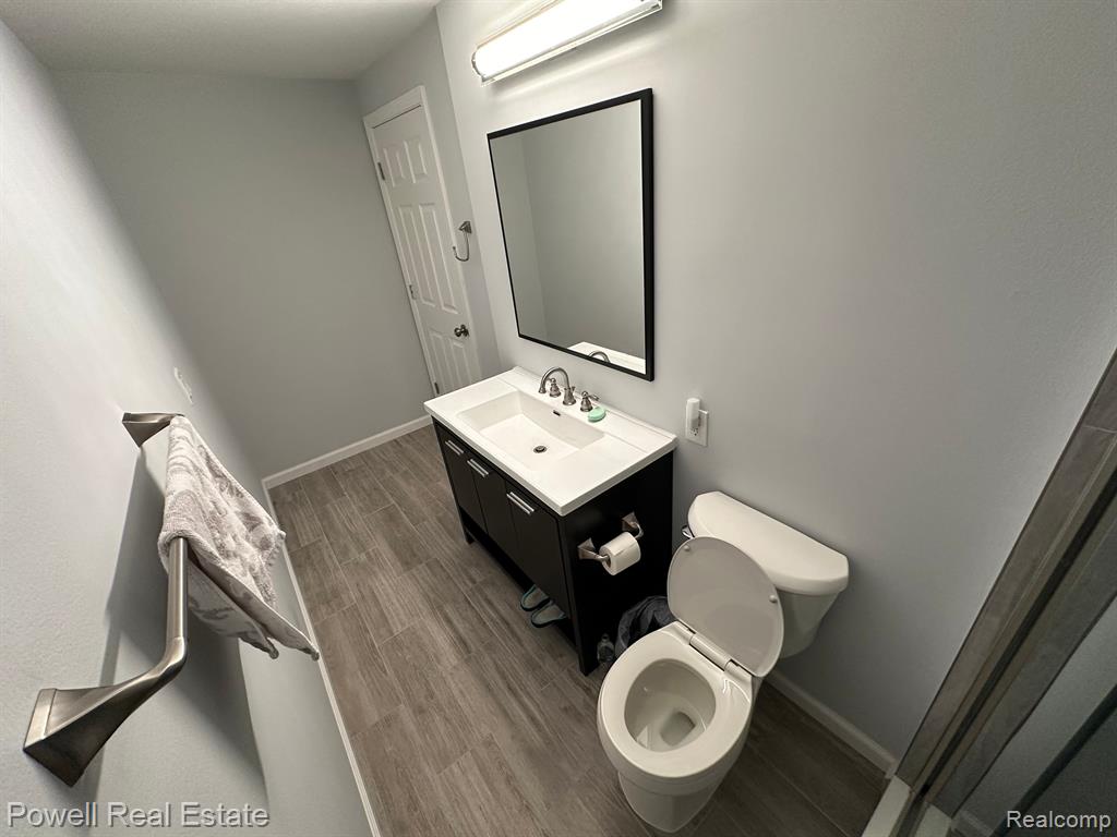 27129 FARMBROOK VILLA Drive, Southfield, MI 48034 — Photo 23