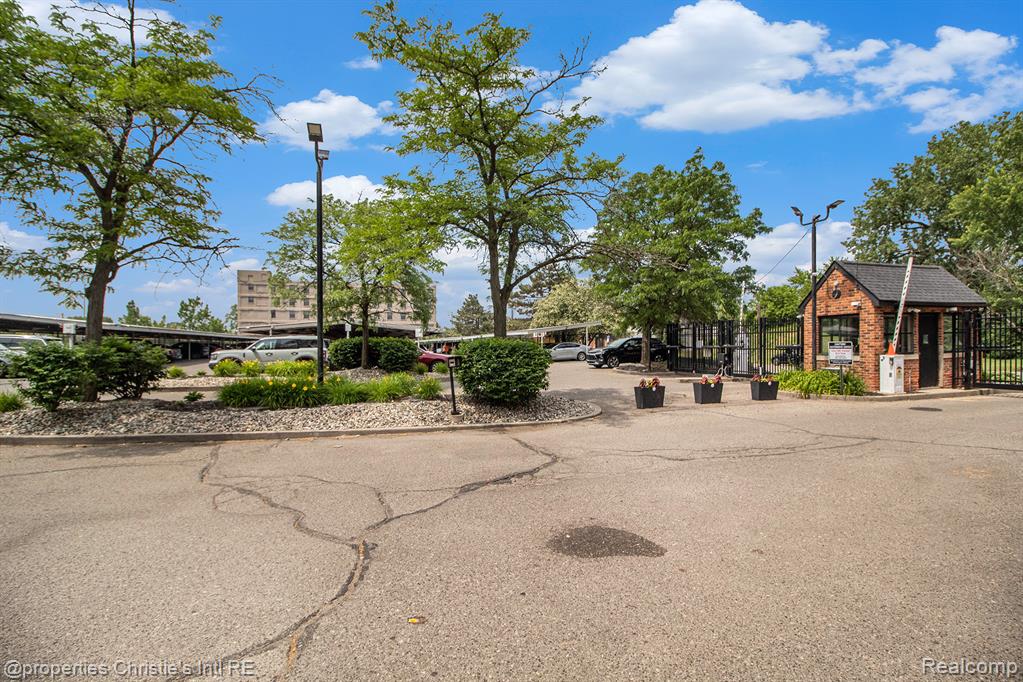 6533 E Jefferson, 427, Detroit, MI 48207 — Photo 49