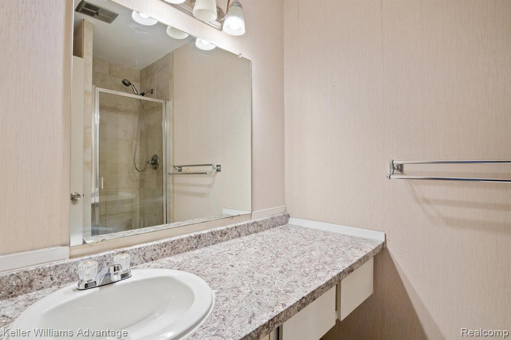 31993 W 12 MILE Road, 313, Farmington Hills, MI 48334 — Photo 24