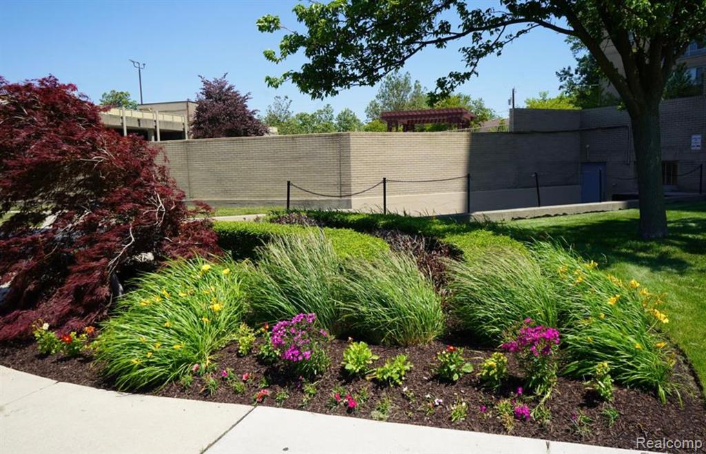 8900 E JEFFERSON Avenue, 420 / 421, Detroit, MI 48214 — Photo 18