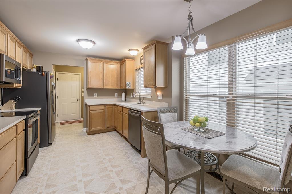 8213 Sequoia Lane, White Lake, MI — Photo 13