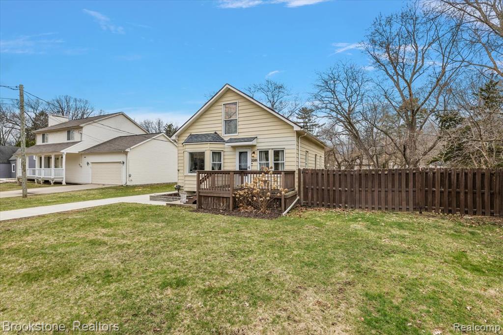2281 Dexter Road, Auburn Hills, MI 48326 — Photo 2