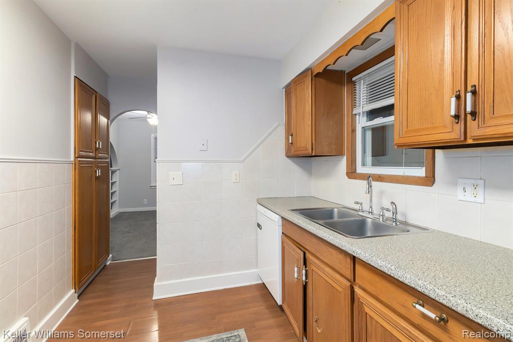 1571 Baldwin Avenue, Pontiac, MI 48340 — Photo 9