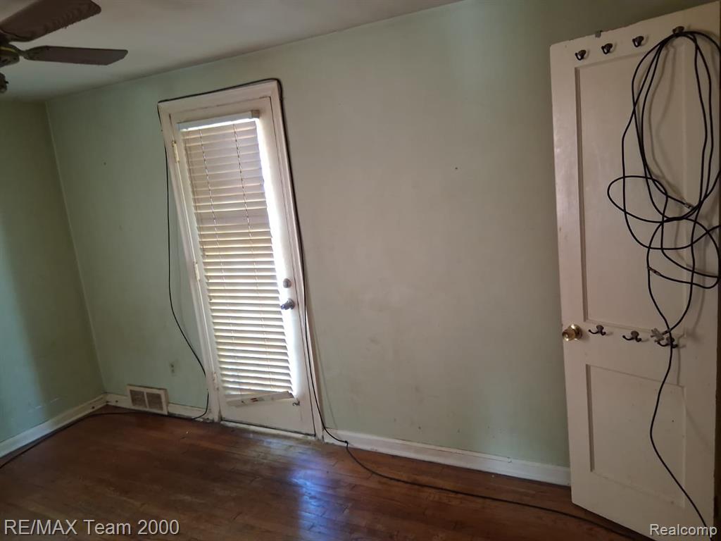 5228 Hillcrest Street, Detroit, MI 48236 — Photo 16