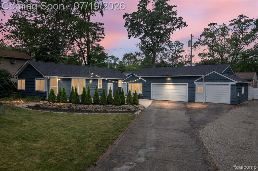 4174 Bunker Avenue, West Bloomfield, MI 48323 — front exterior