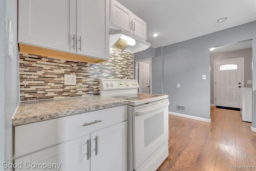 46 W MAPLEDALE Avenue, Hazel Park, MI 48030 — Photo 6
