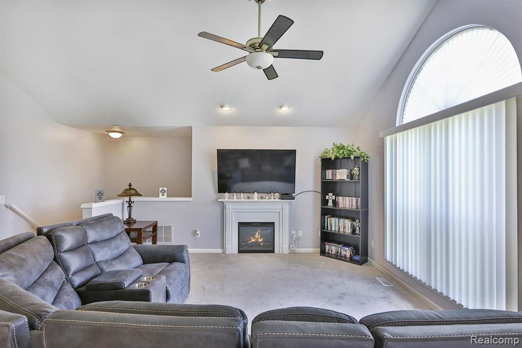 51699 ADLER PARK Drive W, Chesterfield, MI — Photo 4