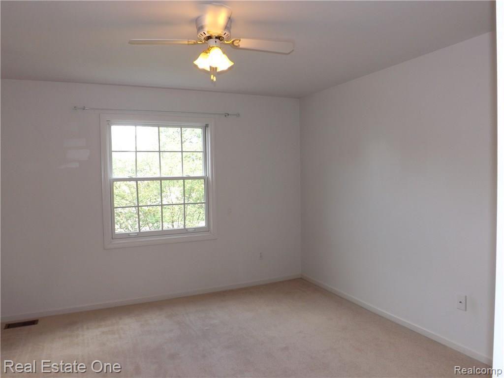 4066 COVENTRY Drive, Rochester Hills, MI 48326 — Photo 27