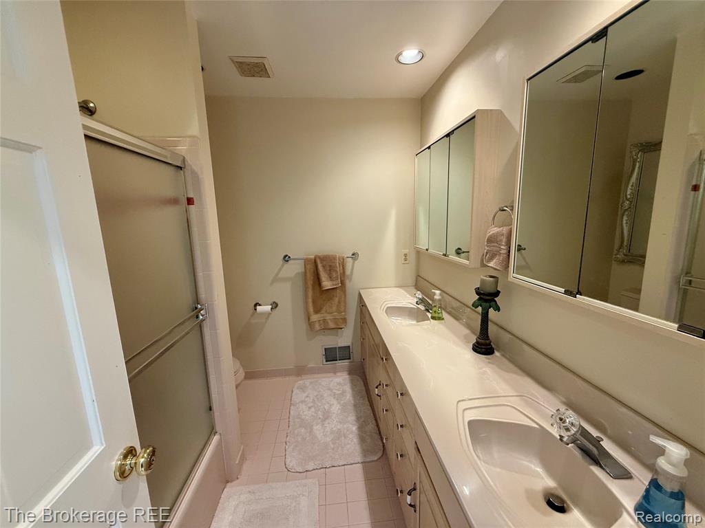 12088 Pinebrook Lane, South Lyon, MI 48178 — Photo 31