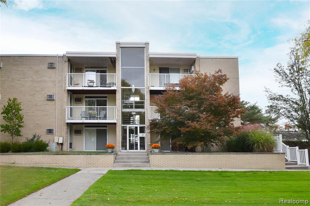 4909 Crooks Road, C7, Royal Oak, MI 48073 — front exterior