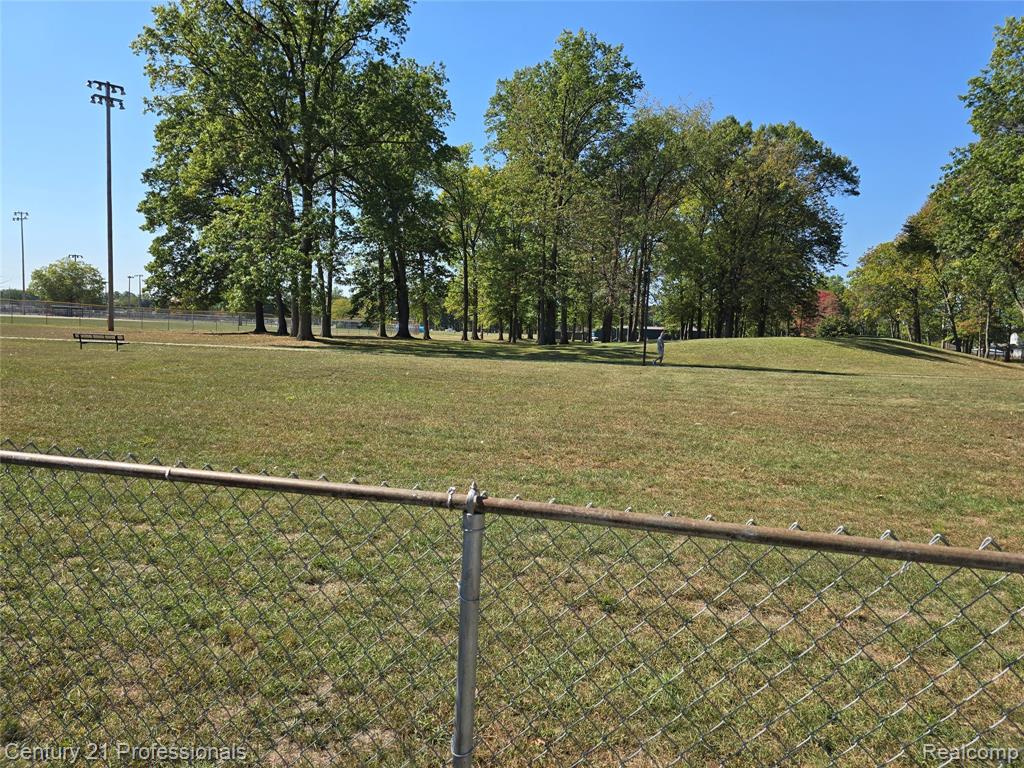 489 Henry Ruff Road, Garden City, MI — Photo 25