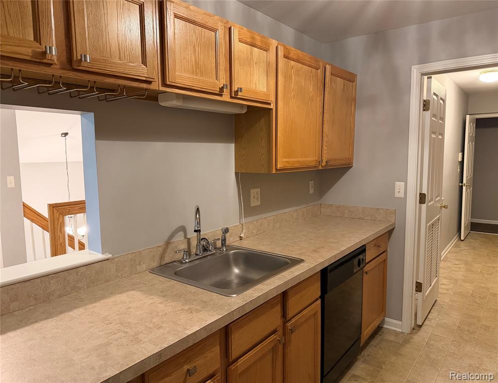 56567 Scotland Boulevard, Utica, MI 48316 — Photo 24