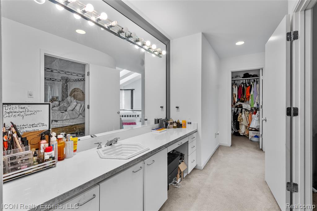 5727 Royal Wood, West Bloomfield, MI — Photo 20