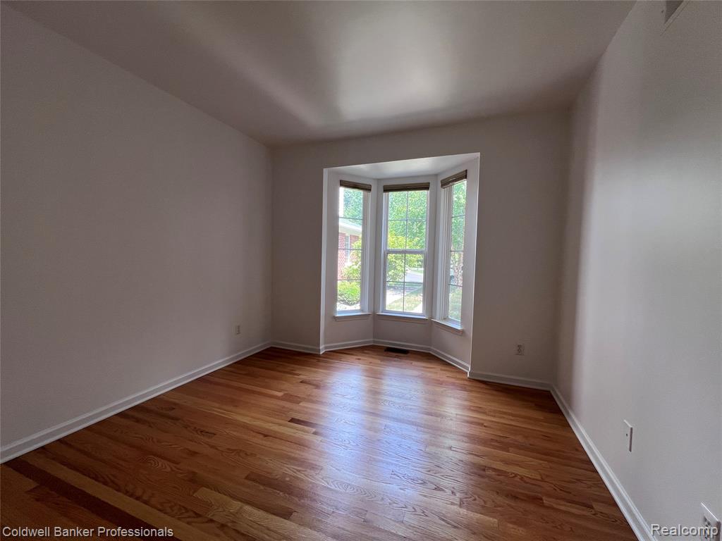 654 Chestnut Drive, Wixom, MI 48393 — Photo 13