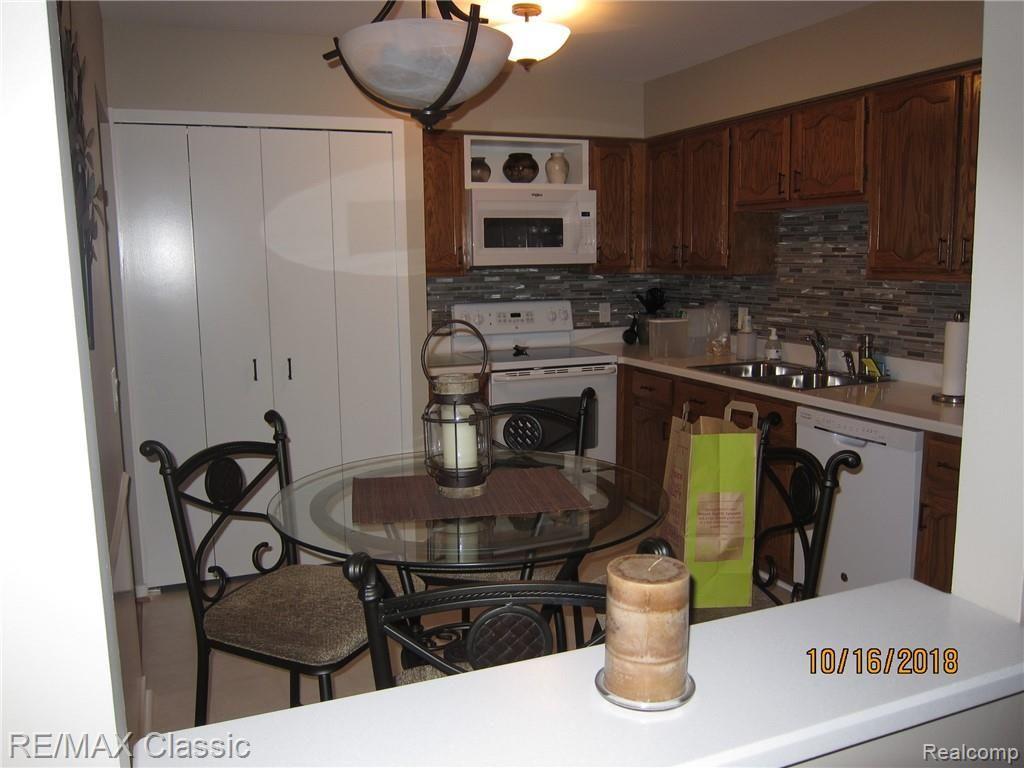 669 CAMDEN Court, Rochester Hills, MI 48307 — Photo 11