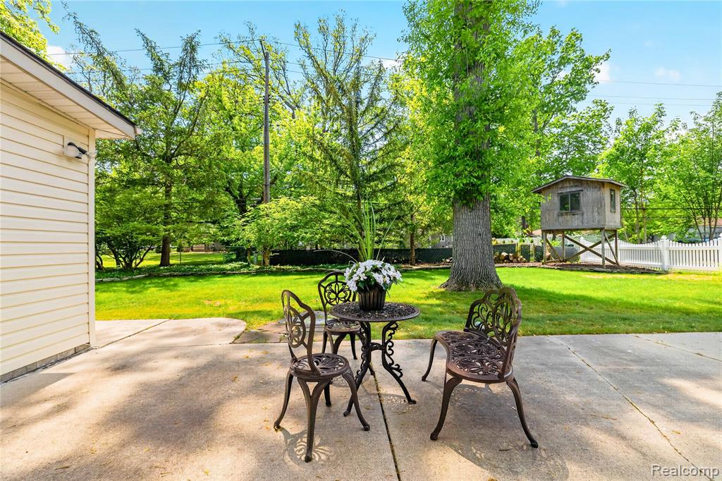 8733 Woodside Drive, Grosse Ile, MI 48138 — Photo 41