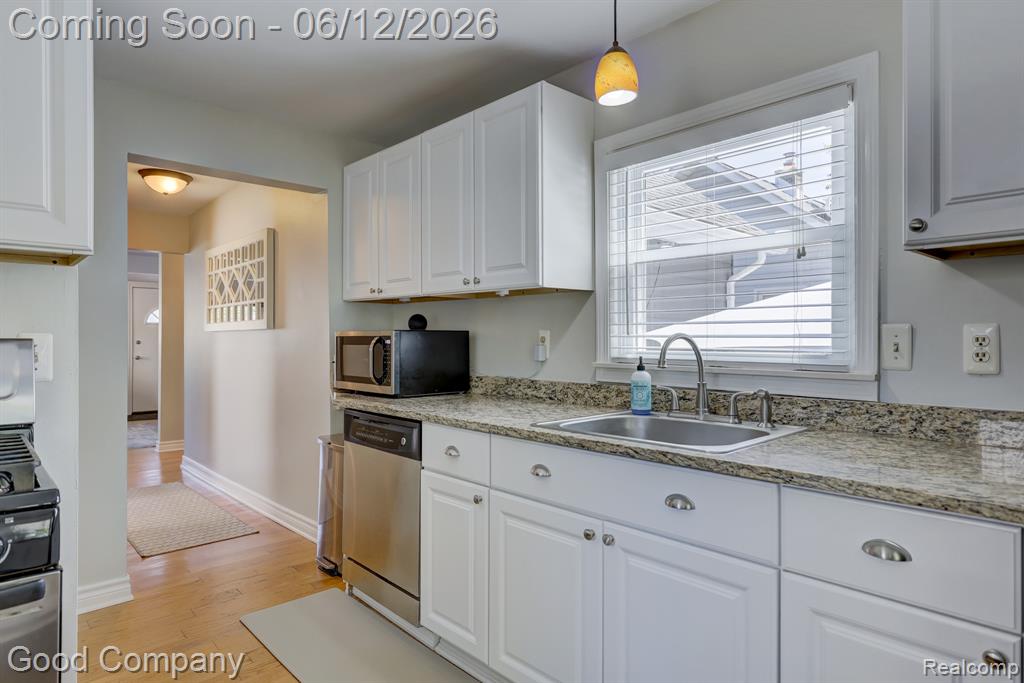 45 W Morehouse Avenue, Hazel Park, MI 48030 — Photo 13