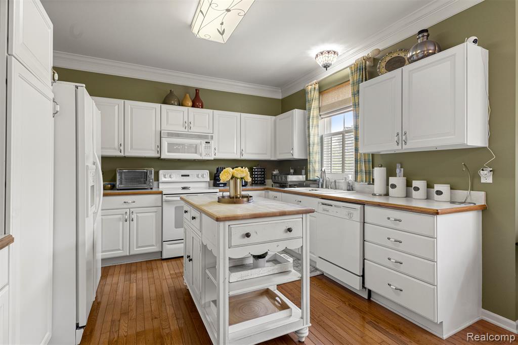 6 Bradford Court, Dearborn, MI 48126 — Photo 18