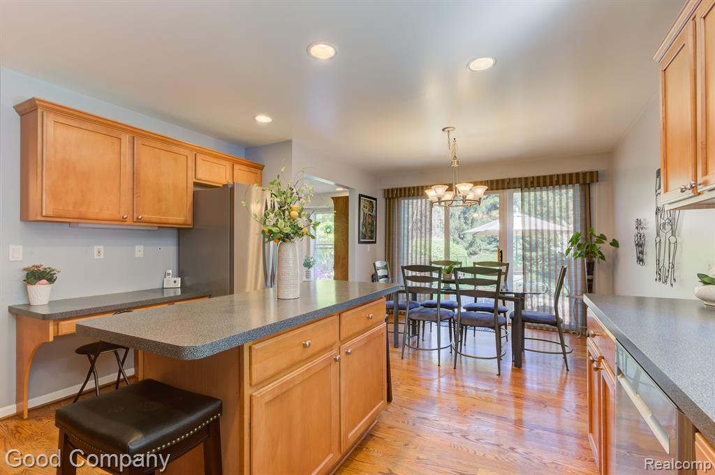 51250 W HILLS Drive, Plymouth, MI 48170 — Photo 18