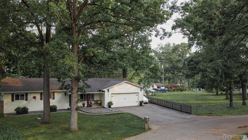3965 Midland Road E, Waterford, MI 48329 — Photo 30