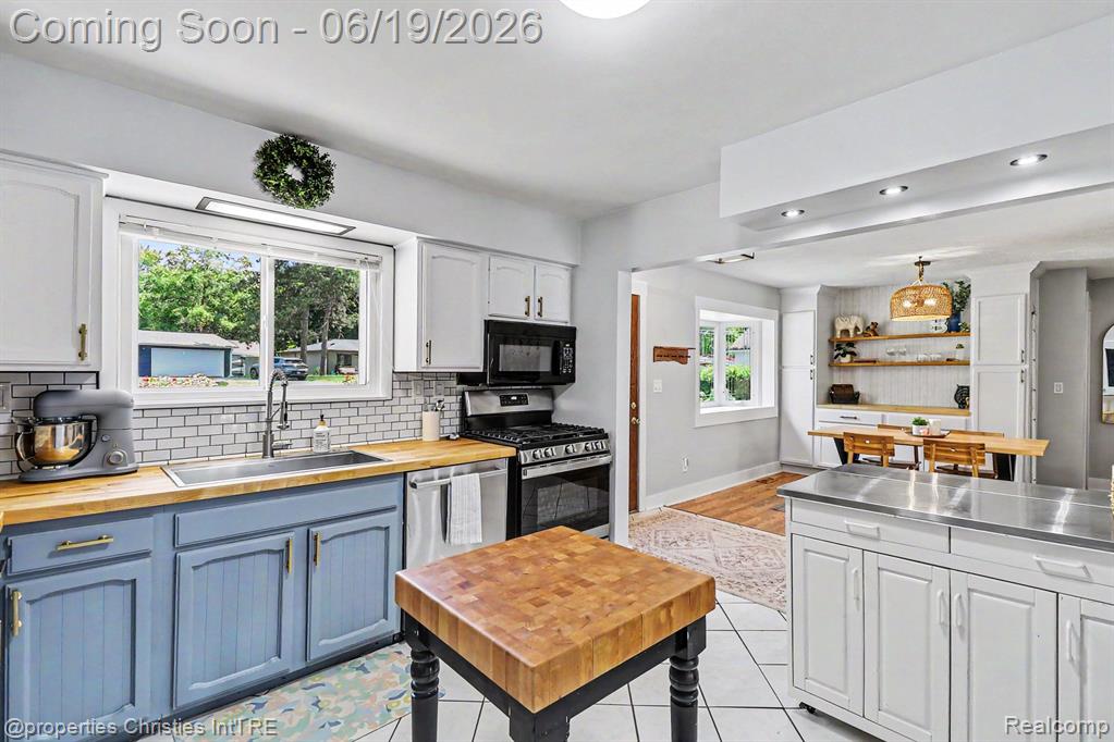 9567 Susin Lane, Clarkston, MI 48348 — Photo 10