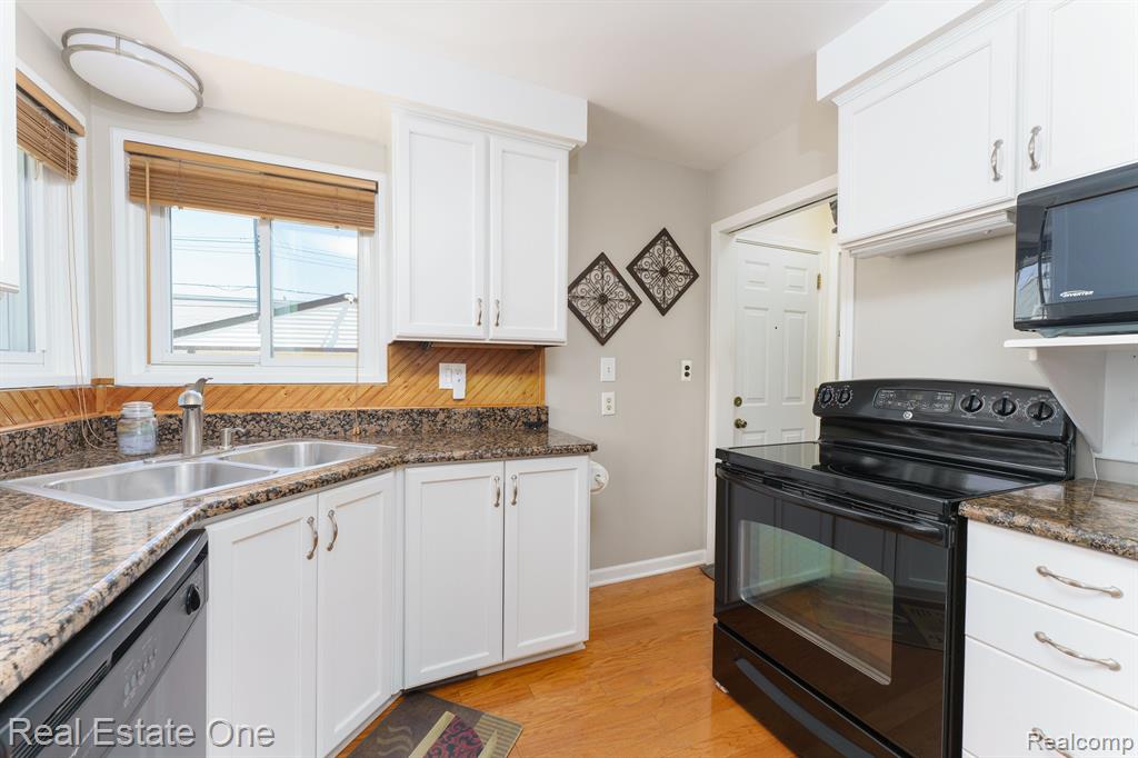 8744 SHARI Drive, Westland, MI — Photo 15