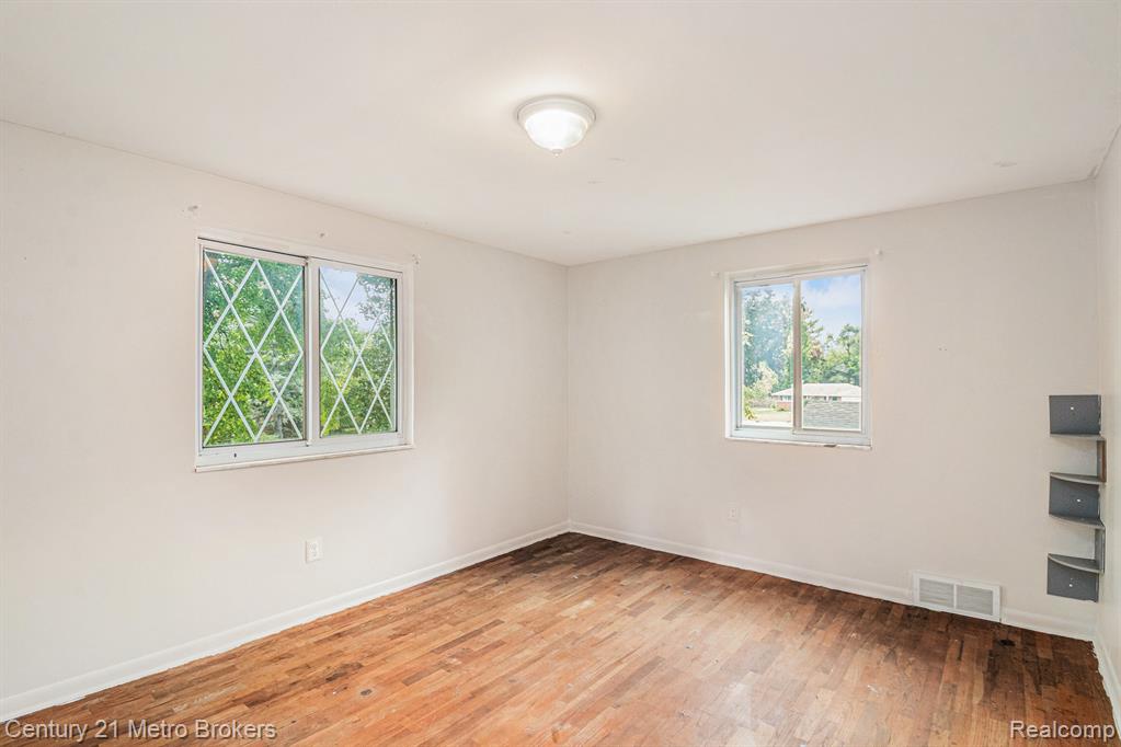 5391 Antoinette Drive, Grand Blanc, MI 48439 — Photo 20