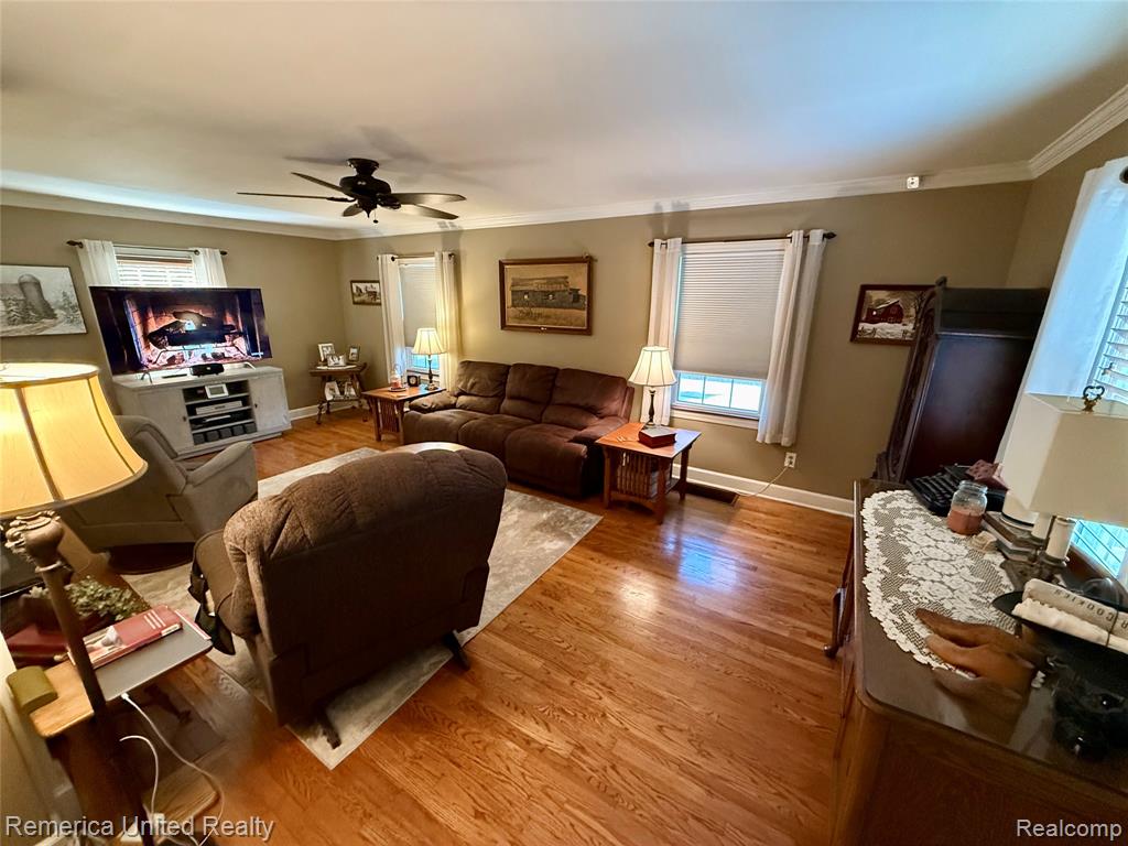 603 N Michigan Avenue, Howell, MI 48843 — Photo 9