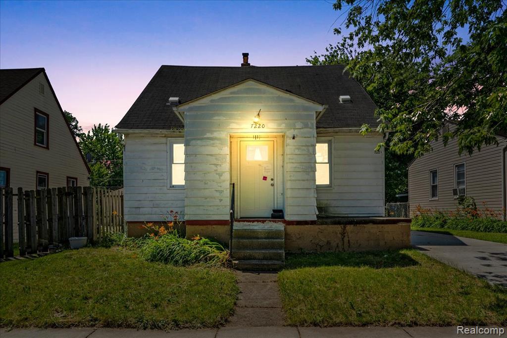 7220 Hupp Avenue, Warren, MI 48091 — front exterior