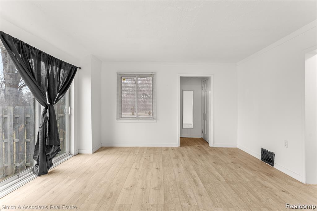 7512 Hazelton, Dearborn Heights, MI 48127 — Photo 3
