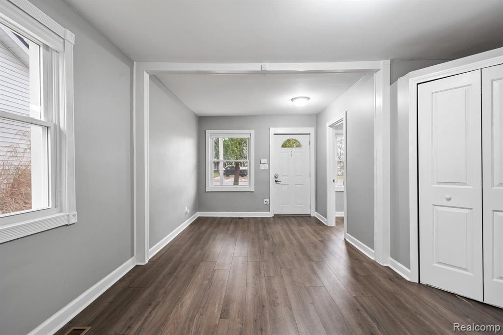 8624 RUSSELL Street, Shelby Twp, MI 48317 — Photo 6