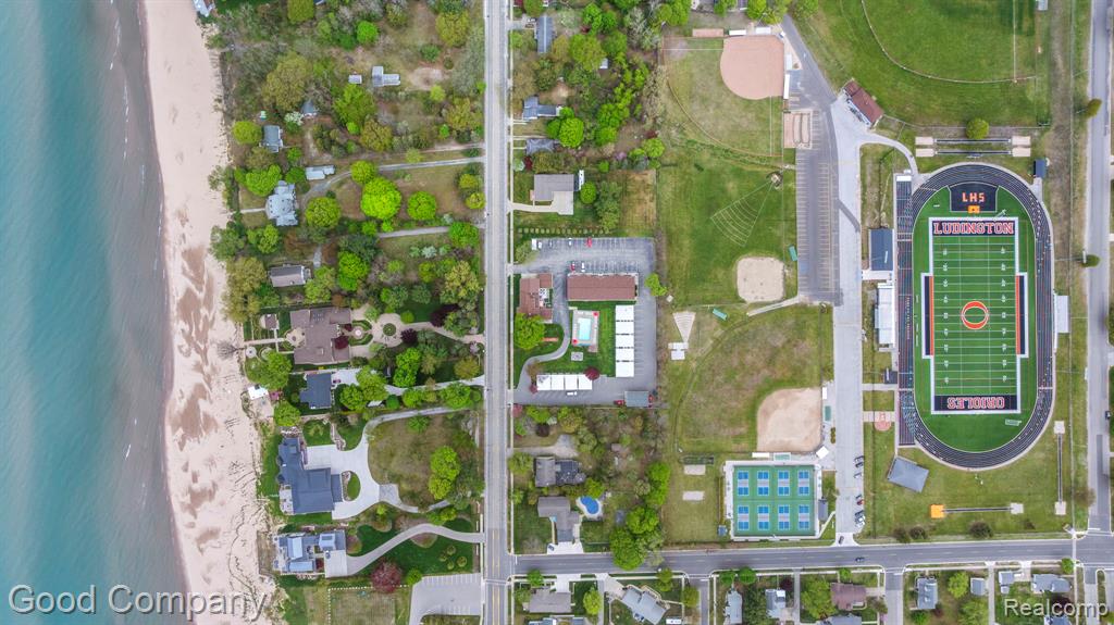 612 N LAKESHORE Drive, Ludington, MI 49431 — Photo 52