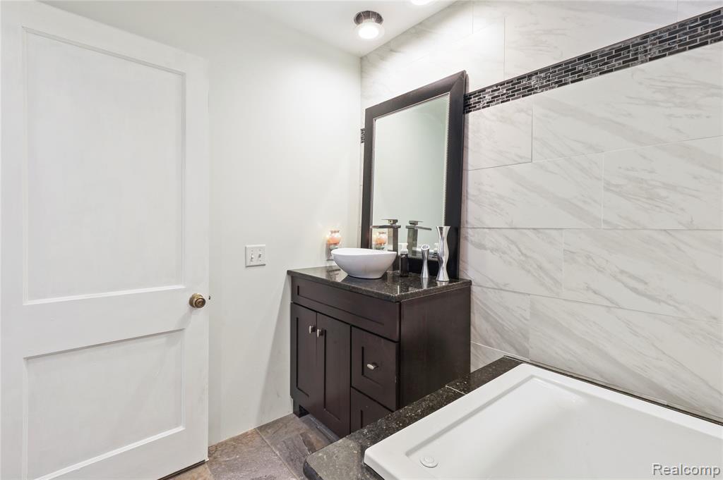 11359 Seymour Road, Gaines Vlg, MI 48436 — Photo 14