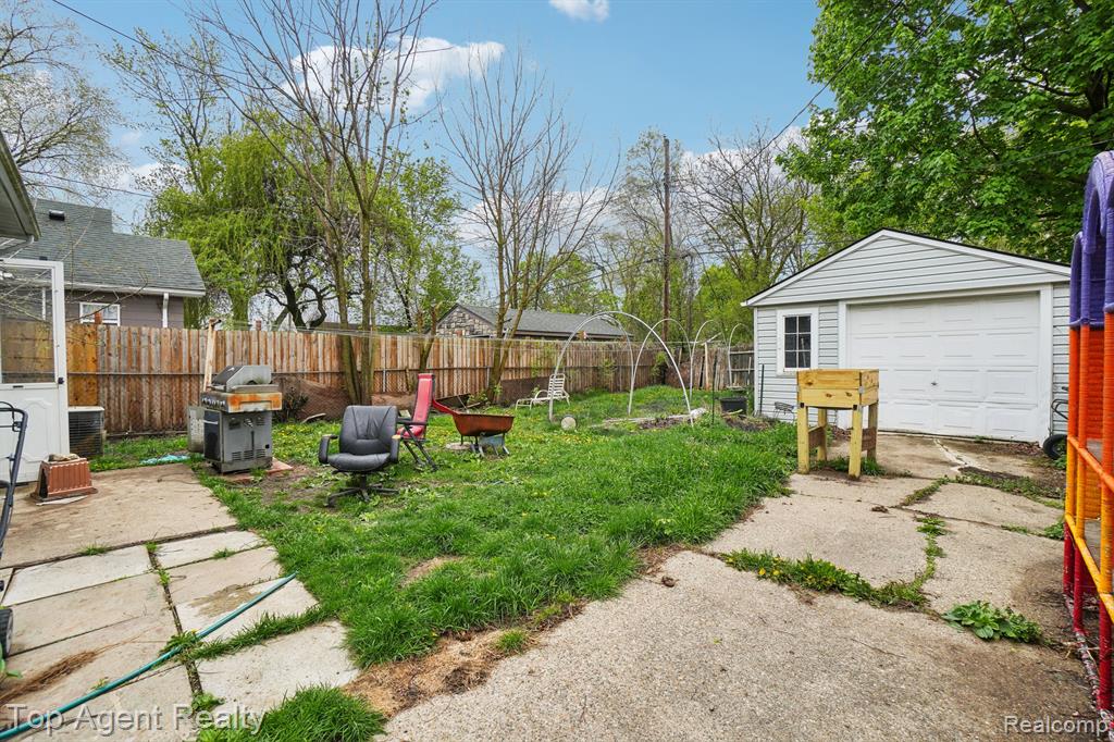 933 CAMERON Avenue, Pontiac, MI 48340 — Photo 25