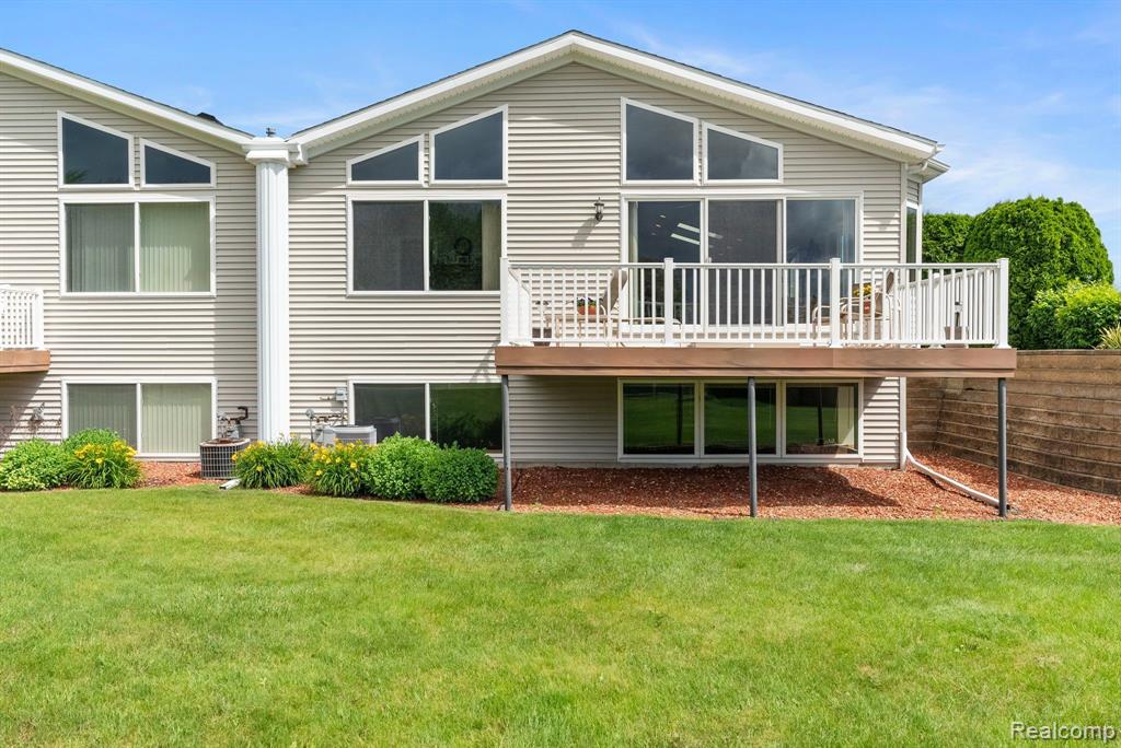 865 CRYSTAL Lane, Marysville, MI 48040 — Photo 53