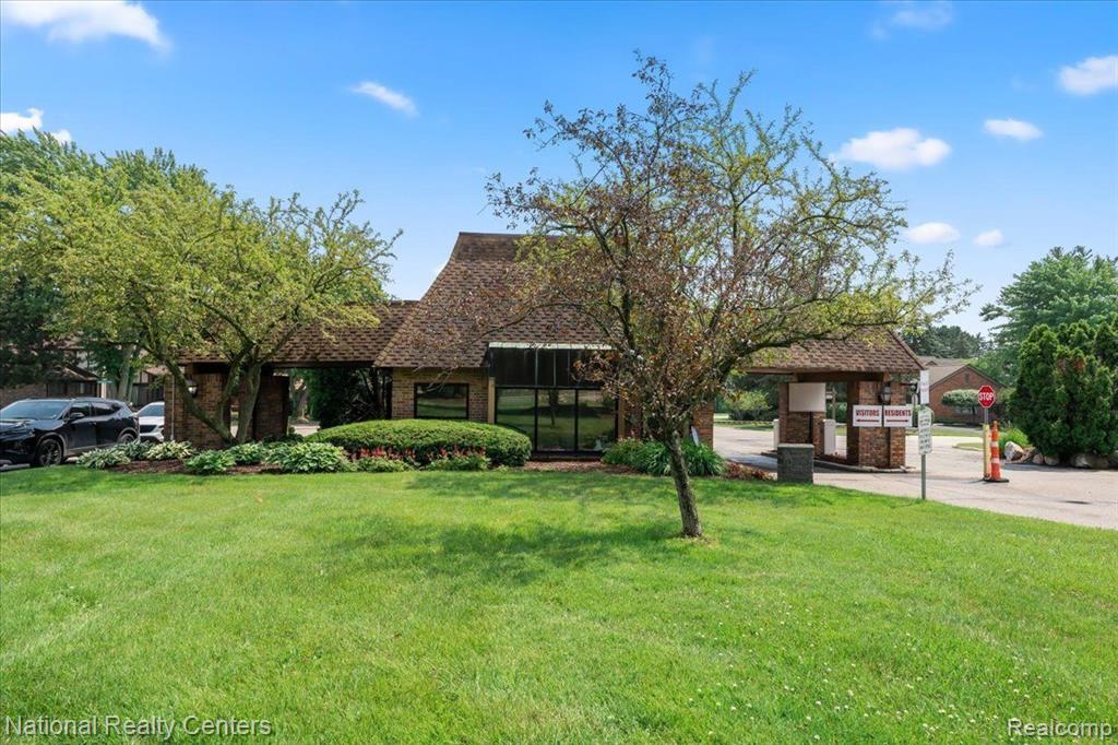 37224 BRENTWOOD Circle, Farmington Hills, MI 48331 — Photo 29