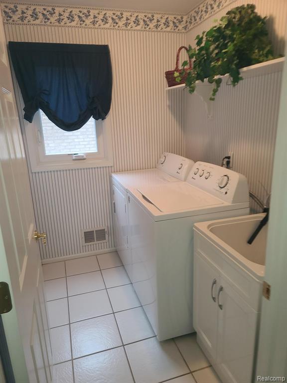 43201 POINTE Drive, Clinton Twp, MI 48038 — Photo 15