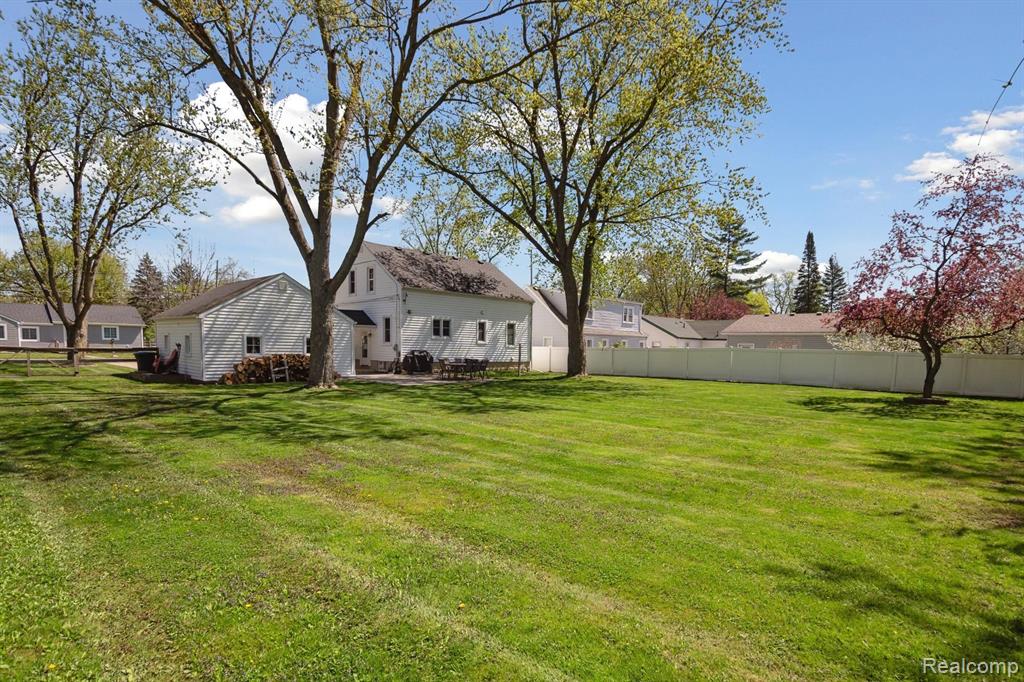5563 CENTRAL Drive, Monroe, MI 48161 — Photo 39