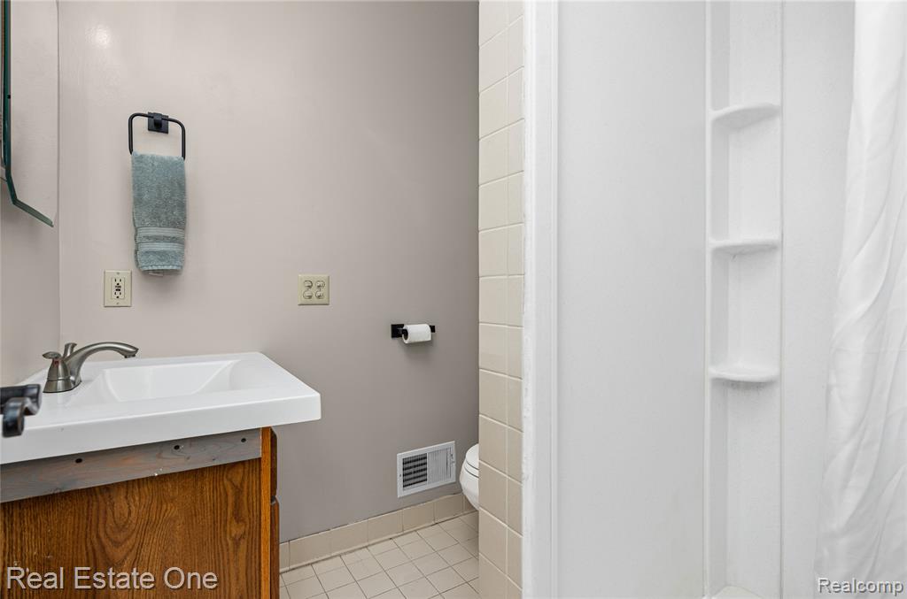 1825 Luneta, Commerce Twp, MI 48382 — Photo 17