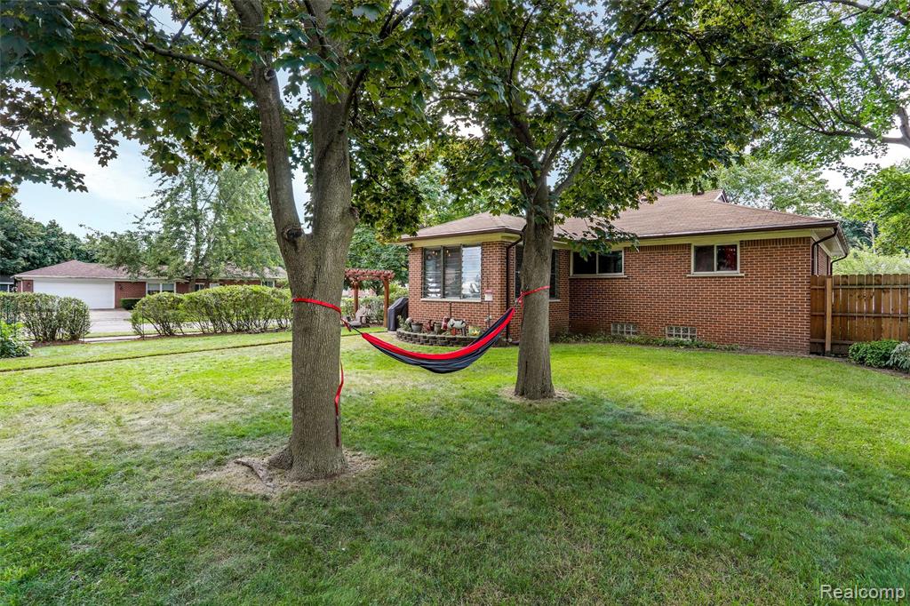 9912 Deering Street, Livonia, MI 48150 — Photo 33