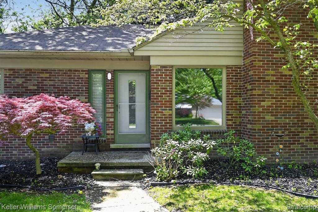 1681 Oxford Road, Grosse Pointe Woods, MI 48236 — Photo 3