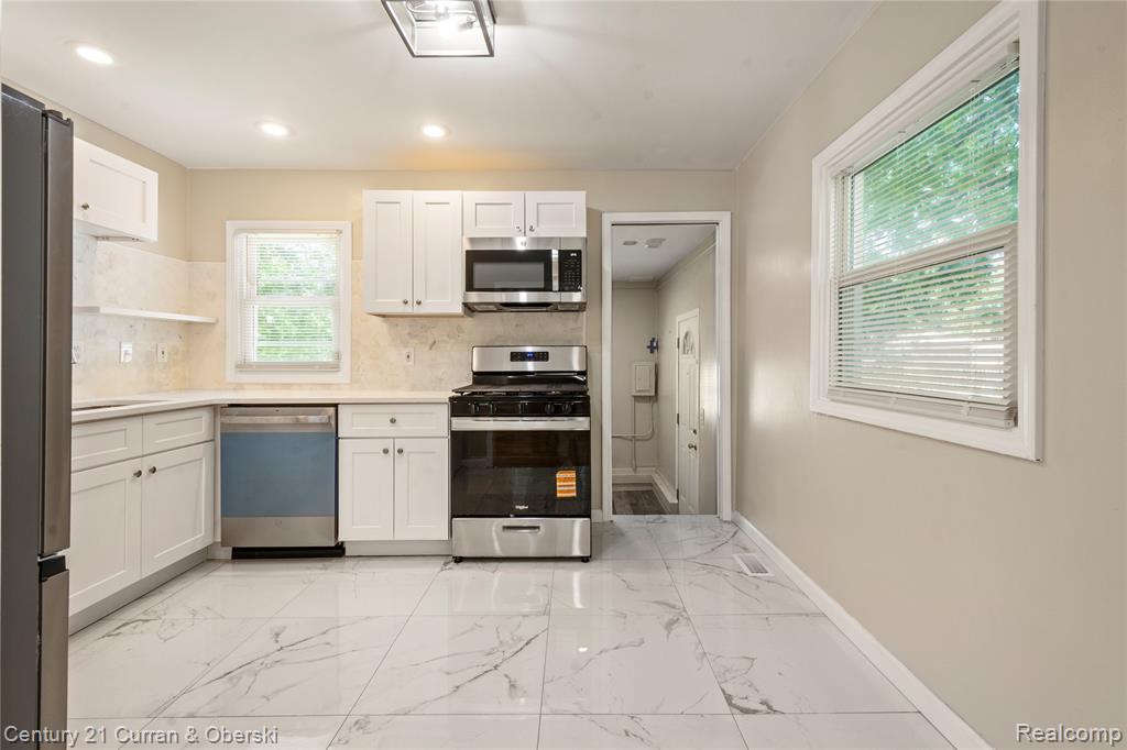 5378 Weddell Street, Dearborn Heights, MI 48125 — Photo 6