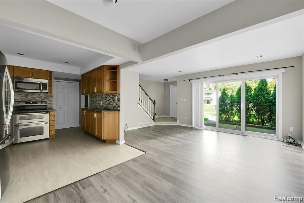 8232 KARAM Boulevard, 4, Warren, MI 48093 — Photo 5