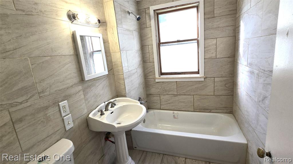 126 E Leroy Street E, River Rouge, MI 48218 — Photo 10