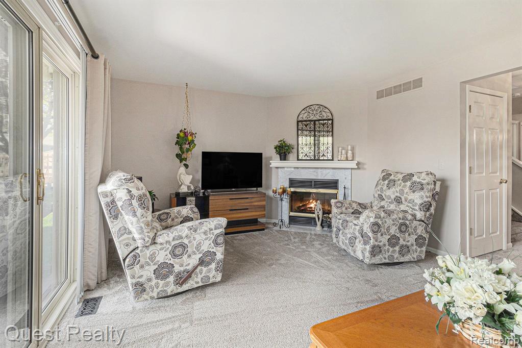 7897 MEADOW Drive, Waterford, MI 48329 — Photo 14