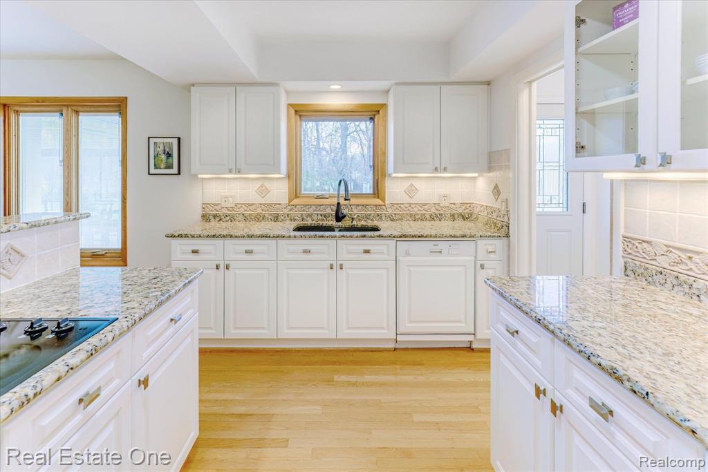488 ORCHARDALE Drive, Rochester Hills, MI 48309 — Photo 37