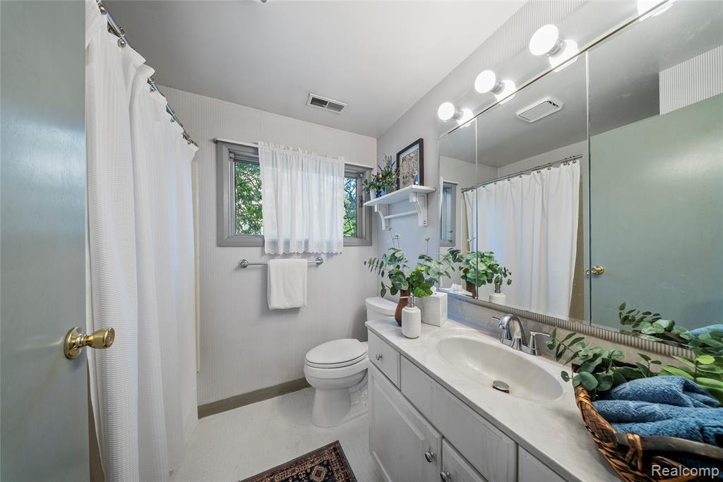 30500 Bayview Drive, Gibraltar, MI — Photo 12